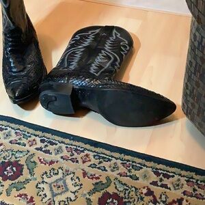 Black Python Justin Boots 13D, hardly worn, excellent condition